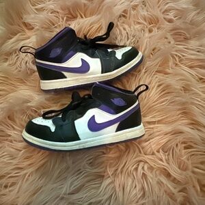 Jordan 1 mids size 10c